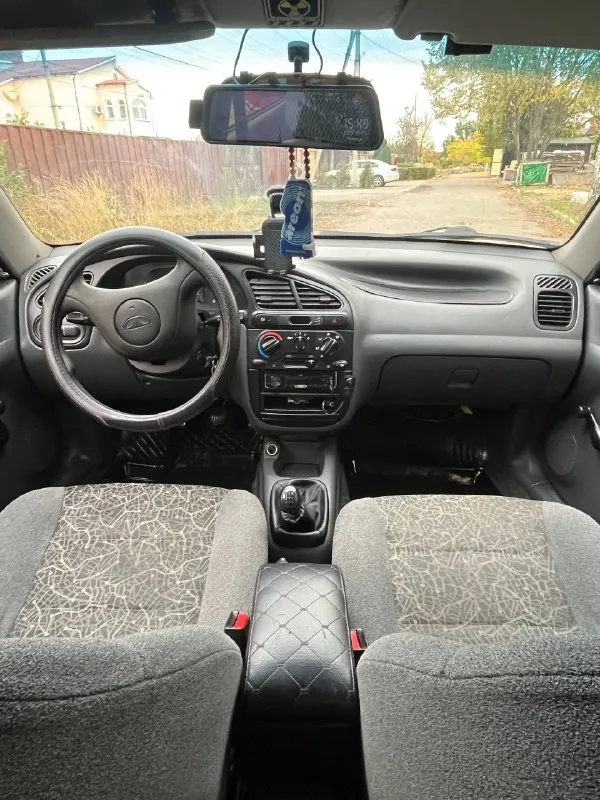 💴продам💴 🚘 daewoo sens🚘 🕸2006 года выпуска🕸 🕸поляк оцинкованный кузов🕸 ✅прошита под 95аи, микас 7.6 🛠 не троит не дымит, работает как надо 🛠надежный 1.3, кушает мало, доедет куда угодно 🛠новое масло в двигателе, масляный фильтр 🔇местами прошумлена 🛠коробка не пинается, масло в коробке поменяно 🎵хорошая приятная музыка 🛠ходовая на 5 ✅салон опрятный, в салоне пахнет ✅отдам много запчастей впридачу, плюсом два комплекта колёс ✅переоформление без проблем, являюсь собственником 3 года. цена авто: 280.000₽ торг у капота г. луганск телефон для связи: +79592586162 📞 звоните: +7(959)2586162 - фотография - 4
