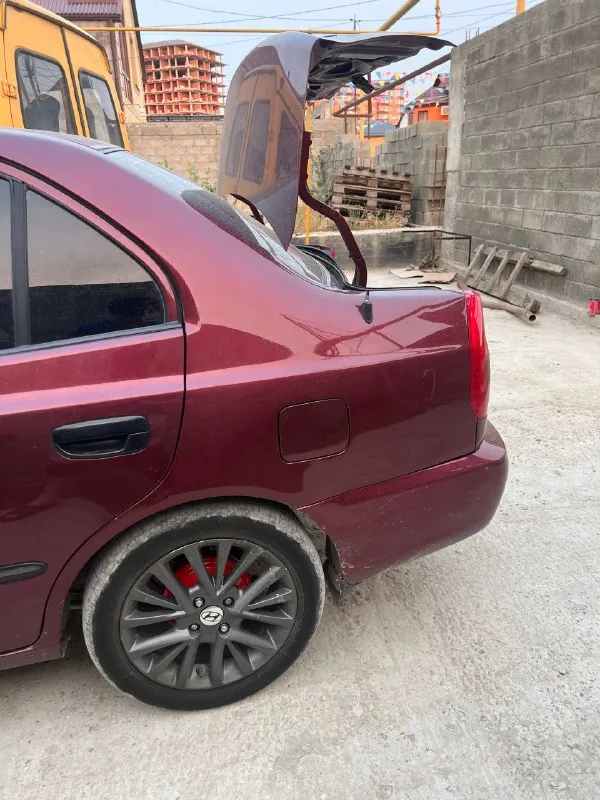 Hyundai accent 1.5 102л. с машина на полном ходу в хорошем состоянии все расходники заменены новые колеса р15 новый аккумулятор кондер холодит печка греет цена из-за срочности 375тыс тел 8990-053-79-01 телеграмм:@bones085 г. бердянск - фотография - 5