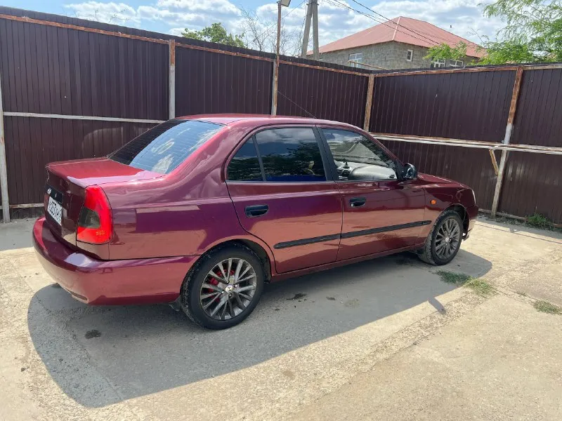 Hyundai accent 1.5 102л. с машина на полном ходу в хорошем состоянии все расходники заменены новые колеса р15 новый аккумулятор кондер холодит печка греет цена из-за срочности 375тыс тел 8990-053-79-01 телеграмм:@bones085 г. бердянск - фотография - 6