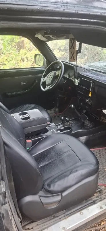 Продается нива laura 2006 г. в. основные характеристики: -инкасаторская /бронированная (лобовое и передние двери разбронировали ) -передние двери установлены стеклоподъёмники. - - бензин 1,7 инжектор 80 л. с - вес 1500- максимальная нагрузка 2000кг. - привод 4*4 пониженная, блокировка работает. - 5 ступенчатая механика -пробег 203.000км. -все запчасти от 21214 документы в порядке цена 400т. р. торг тг. +79147368616 тел. +79497144298 📞 звоните: +7(949)7144298 - фотография - 3