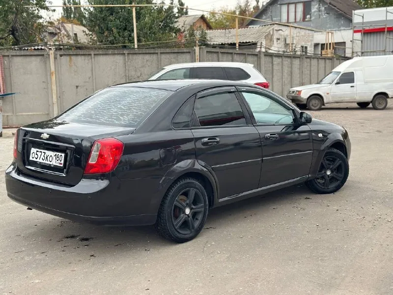 Продам chevrolet лачетти 2012 год 1.4 двигатель состояние как на фото ухоженный автомобиль я собственник тянет очень хорошо ходовая часть на отлично 👍 в машине работает все все жидкости по меняны масло поменяно автомобилем будете довольны едет очень мягко, комфортно коробка втыкается очень плавно и мягко машина без вложений, сел и поехал документы чистые, переоформление в мрео цена 550000тыс. торг на бензин ⛽️ осмотр город макеевка. тел: +79493806656 📞 звоните: +7(949)3806656 - фотография - 5