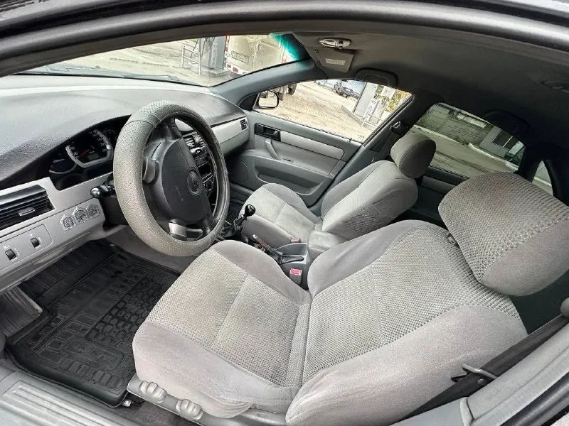 Продам chevrolet лачетти 2012 год 1.4 двигатель состояние как на фото ухоженный автомобиль я собственник тянет очень хорошо ходовая часть на отлично 👍 в машине работает все все жидкости по меняны масло поменяно автомобилем будете довольны едет очень мягко, комфортно коробка втыкается очень плавно и мягко машина без вложений, сел и поехал документы чистые, переоформление в мрео цена 550000тыс. торг на бензин ⛽️ осмотр город макеевка. тел: +79493806656 📞 звоните: +7(949)3806656 - фотография - 8