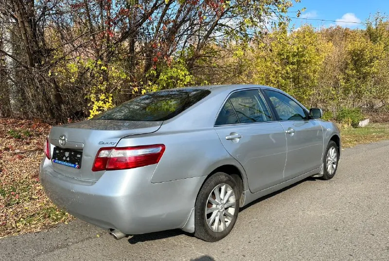 Срочная цена !! toyota camry 2007 мотор 2.4, акпп состояние отличное, мотор работает четко, без нареканий, коробка так же работает отлично, ходовка полностью обслужена, без лишних звуков! комплектация: подогрев седений, зеркал, стекол, складывание зеркал, мультруль, двухзонный климат (заправлен), велюровый салон, отделка деревом, датчик света/дождя, хорошие колонки, дорогостоящая магнитола! а так же установлена линзованная оптика, с двухцветными туманками, свет на 10/10, коррозии нет! машина обслужена и готова к поездкам на любые расстояния, по документам полный порядок !! автотека хорошая! стоимость 835 торг ! машина в донецке, звоните +79494815929 - фотография - 5