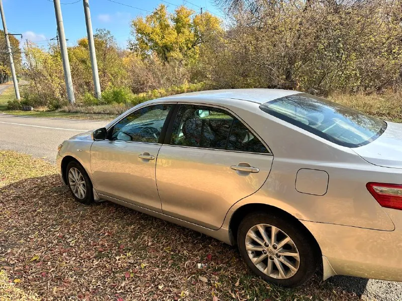 Срочная цена !! toyota camry 2007 мотор 2.4, акпп состояние отличное, мотор работает четко, без нареканий, коробка так же работает отлично, ходовка полностью обслужена, без лишних звуков! комплектация: подогрев седений, зеркал, стекол, складывание зеркал, мультруль, двухзонный климат (заправлен), велюровый салон, отделка деревом, датчик света/дождя, хорошие колонки, дорогостоящая магнитола! а так же установлена линзованная оптика, с двухцветными туманками, свет на 10/10, коррозии нет! машина обслужена и готова к поездкам на любые расстояния, по документам полный порядок !! автотека хорошая! стоимость 835 торг ! машина в донецке, звоните +79494815929 - фотография - 6