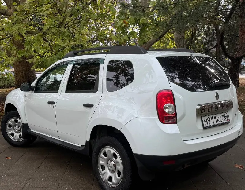 Продаю renault duster 2014 пробег 137.000 объем двигателя 2.0 механика 6 ступка полный привод ! газ/бензин состояния идеальное все стекла родные готов на любые проверки по кузову нюансов нету !! авто без запретов, залогов и штрафов за машиной очень ухаживали есть все необходимое для комфортного вождения. салон чистый, ухоженный комплектация, подогрев стекол, стеклоподъемники, кондиционер, мульти руль, bluetooth, подогрев сидений в машине есть все для удобства цена 890.000 +79495278015 - фотография - 4