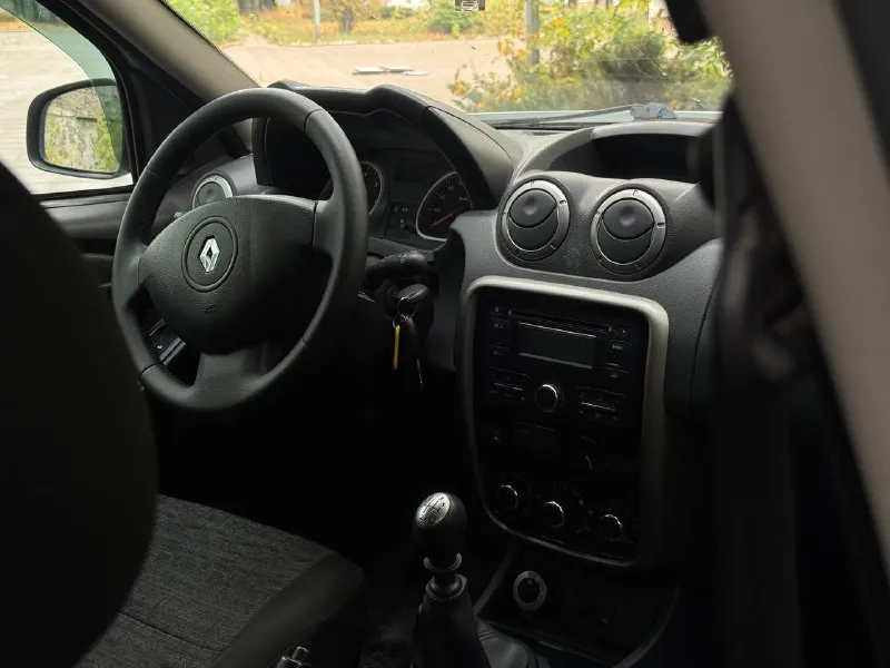 Продаю renault duster 2014 пробег 137.000 объем двигателя 2.0 механика 6 ступка полный привод ! газ/бензин состояния идеальное все стекла родные готов на любые проверки по кузову нюансов нету !! авто без запретов, залогов и штрафов за машиной очень ухаживали есть все необходимое для комфортного вождения. салон чистый, ухоженный комплектация, подогрев стекол, стеклоподъемники, кондиционер, мульти руль, bluetooth, подогрев сидений в машине есть все для удобства цена 890.000 +79495278015 - фотография - 8