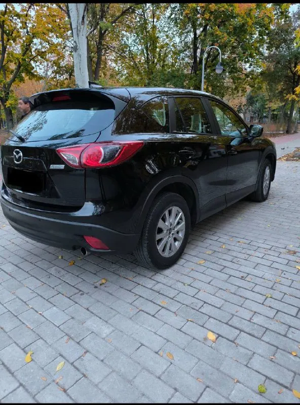 В продажа mazda cx-5 2017 года выпуска двигатель 2.0 бензин коробка автомат пробег.197тыс. км. автомобиль в идеальном состоянии, автотека зелёная абсолютно не какого вложения не требует ! двигатель работает как часики, коробка переключает мягко, плавно, без пенков и прочего, ходовая без посторонних звуков чистый и ухоженный салон, готов на любые проверки с вашей стороны ! есть все для комфортного вождения, двух зонный климат датчик света, и дождя, подогревы сидений мульти руль круиз-контроль, бортовой компьютер, камера заднего вида, адаптивные фары(поворачивают в сторону руля) спорт режим, электро -ручник, aux, bluetooth авто запуск и т. д. с документами все в порядке, продажа с полным переоформлением в мрэо 💯 г. донецк цена 1.800.₽ звоните остальное по, 📞 +7(949)6164847 📞 +7(949)6164847 📞 звоните: +7(949)6164847 - фотография - 5
