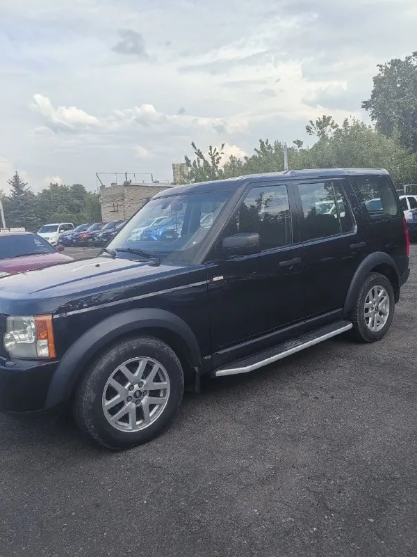 Land rover discovery 2.7 tdv6 se, at,2008 года(по вин.2009) пробег 180.000 км машина без дтп в родном окрасе, обслужен, только произведён ремонт форсунок. работает всё в штатном режиме кроме ручника. вместительный салон и просторный багажник делают его удобным для длительных поездок. экономичный двигатель и простота обслуживания также являются значимыми преимуществами для повседневного использования. пневма в отличном состоянии, все обслужено. цена 1,100,000₽ тел:+7949 498 22 42 📞 звоните: +7(949)4982242 - фотография - 4