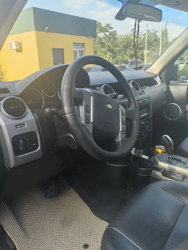 Land rover discovery 2.7 tdv6 se, at,2008 года(по вин.2009) пробег 180.000 км машина без дтп в родном окрасе, обслужен, только произведён ремонт форсунок. работает всё в штатном режиме кроме ручника. вместительный салон и просторный багажник делают его удобным для длительных поездок. экономичный двигатель и простота обслуживания также являются значимыми преимуществами для повседневного использования. пневма в отличном состоянии, все обслужено. цена 1,100,000₽ тел:+7949 498 22 42 📞 звоните: +7(949)4982242 - фотография - 9