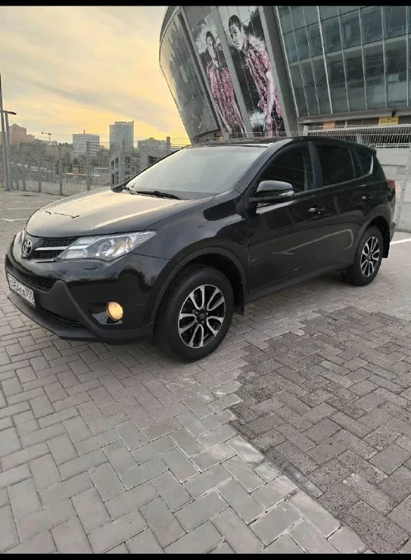 Toyota rav4 официал 2013 год двигатель 2.0 бензин коробка автомат пробег 185 тыс. км автомобиль в отличном состоянии, без дтп, автотека зелёная вложение абсолютно не какого не требует! чистый ухоженный салон, готов на любые проверки с вашей стороны! есть всё для комфортного вождения! двух зонный климат датчик света и дождя подогрев сидений круиз контроль, бортовой компьютер, камера заднего вида, и т д. с документами всё в порядке, продажа с полным переоформлением мрэо 💯 г. донецк цена 1.670.₽ звоните остальное по номеру телефона +79496164847 📞 +7(949)6164847 📞 звоните: +7(949)6164847 - фотография - 2