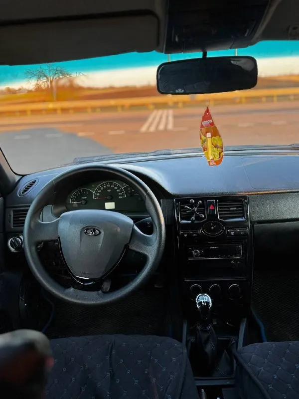 Продам приору машина на полном ходу, 15.000км назад делали капиталку мотора (клапана не гнет), ходовая вся перебиралась, поставил стойки опорники ss20, салон ухоженный стоит хорошая музыка, машина делалась для себя, стоит вся трасса stt приятный не громкий звук, поставил дорогие туманки, лапочки свет светит отлично, цена 335.000₽ + торг 📱+79497056389 находится машина в волновахе. - фотография - 4