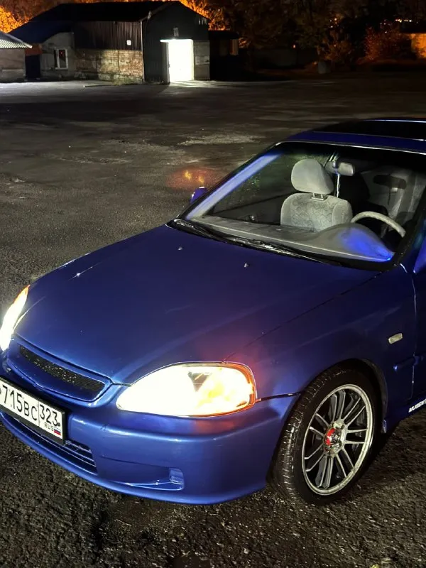 🇯🇵 honda civic ek coupe 1.6 vtec (mt) 💰 цена: 420 000 ₽ (торг) 📞 +7 (949) 577-92-12 ⚙ техническая часть *двигатель d16a — после капремонта, прошёл 12 000 км *гбц p08, тюненый вал, титановые тарелки и пружинки *мозг p28 + hondata, vtec работает 💥 * выпуск ajs на 60 трубе, паук 4-2-1 * кпп s40 короткоходка * новые свечи, бронепровода и обслуженный стартер * тормоза обновлены: ▫ перед — 282 мм ▫ зад — 262 мм ▫ новые диски и колодки 🧰 комплектация * климат-контроль * электрозеркала (регулируемые) * электролюк, рабочий во всех положениях * сигнализация с автозапуском * bluetooth-музыка, камера заднего вида * type-r решётка (реплика) * редкие американские зеркала (широкие) * редкие задние фонари с белыми вставками 🛠 состояние * чистый рестайлинг 1999 г. * всё дно родное, технически исправна * было небольшое дтп по задней части (ушёл фартук багажника) * требуется подварить нижнюю часть левого порога — видно на фото 💬 примечание настоящий jdm-кузов с душой, ухоженный и живой. едет бодро, всё работает — сел и поехал! - фотография - 2