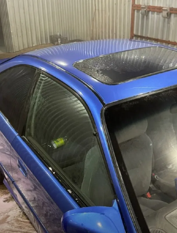 🇯🇵 honda civic ek coupe 1.6 vtec (mt) 💰 цена: 420 000 ₽ (торг) 📞 +7 (949) 577-92-12 ⚙ техническая часть *двигатель d16a — после капремонта, прошёл 12 000 км *гбц p08, тюненый вал, титановые тарелки и пружинки *мозг p28 + hondata, vtec работает 💥 * выпуск ajs на 60 трубе, паук 4-2-1 * кпп s40 короткоходка * новые свечи, бронепровода и обслуженный стартер * тормоза обновлены: ▫ перед — 282 мм ▫ зад — 262 мм ▫ новые диски и колодки 🧰 комплектация * климат-контроль * электрозеркала (регулируемые) * электролюк, рабочий во всех положениях * сигнализация с автозапуском * bluetooth-музыка, камера заднего вида * type-r решётка (реплика) * редкие американские зеркала (широкие) * редкие задние фонари с белыми вставками 🛠 состояние * чистый рестайлинг 1999 г. * всё дно родное, технически исправна * было небольшое дтп по задней части (ушёл фартук багажника) * требуется подварить нижнюю часть левого порога — видно на фото 💬 примечание настоящий jdm-кузов с душой, ухоженный и живой. едет бодро, всё работает — сел и поехал! - фотография - 5