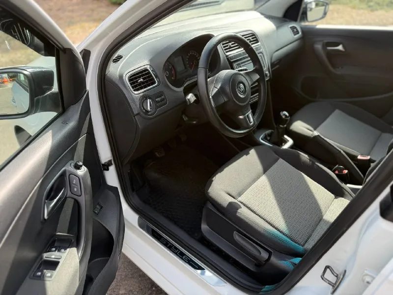 В продаже в луганске.
Volkswagen polo ( volkswagen поло)
Объем мотора: 1.6 бензин mpi
Коробка передач: механика
Привод: передний
Пробег: 168 тыс км
Год: 2014
800 000 Руб торга нет!
Автомобиль в идеальнейшем состоянии. Комплектация максимальная:
- Подогревы сидений
- Противотуманки
- Климат контроль
- Электропакет полный
- Штатная музыка
- Кожаный руль
Оригинальный пробег, один собственник, полностью в родной краске, зеленая автотека, всю жизнь в краснодарском крае(рыжиков и т. Д. Нет и никогда не было). Полностью обслужен.
Возможен трейд-ин
Возможна продажа в кредит
+79591833226 (Если нет связи-whatsapp, telegram(lugovska1a))
📞 Звоните: +7(959)1833226 - фотография - 5