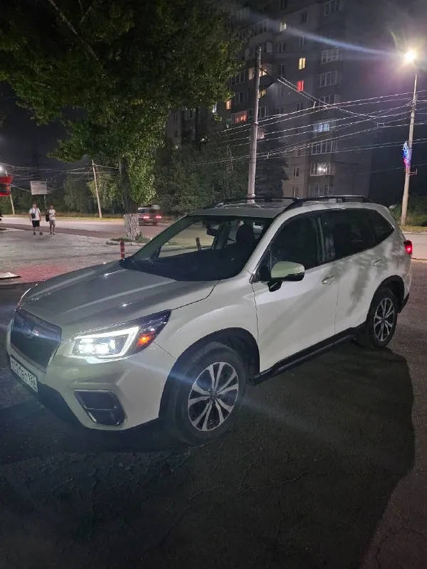 Продаётся subaru forester 2021 года выпуска с двигателем 2.5 цена: 2800000 ₽ год: 2021 пробег: 42000 км двигатель: 2.5 литра (171 л. с.) кпп: линейный вариатор (cvt) привод: полный комплектация: premium состояние: идеальное vin: jf2skauc4mh556737 собственник: 1 владелец (в птс чисто) музыка harman kardon двухзонный климат-контроль. подогрев передних сидений, подогрев руля. камера заднего вида apple carplay и android auto. бесключевой доступ и запуск двигателя кнопкой. расход около 10.2 л/100 км в смешанном цикле. звоните +79493416577 для осмотра, г. макеевка. с удовольствием отвечу на все вопросы! 📞 звоните: +7(949)3416577 - фотография - 2
