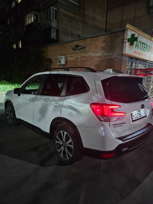 Продаётся subaru forester 2021 года выпуска с двигателем 2.5 цена: 2800000 ₽ год: 2021 пробег: 42000 км двигатель: 2.5 литра (171 л. с.) кпп: линейный вариатор (cvt) привод: полный комплектация: premium состояние: идеальное vin: jf2skauc4mh556737 собственник: 1 владелец (в птс чисто) музыка harman kardon двухзонный климат-контроль. подогрев передних сидений, подогрев руля. камера заднего вида apple carplay и android auto. бесключевой доступ и запуск двигателя кнопкой. расход около 10.2 л/100 км в смешанном цикле. звоните +79493416577 для осмотра, г. макеевка. с удовольствием отвечу на все вопросы! 📞 звоните: +7(949)3416577 - фотография - 3