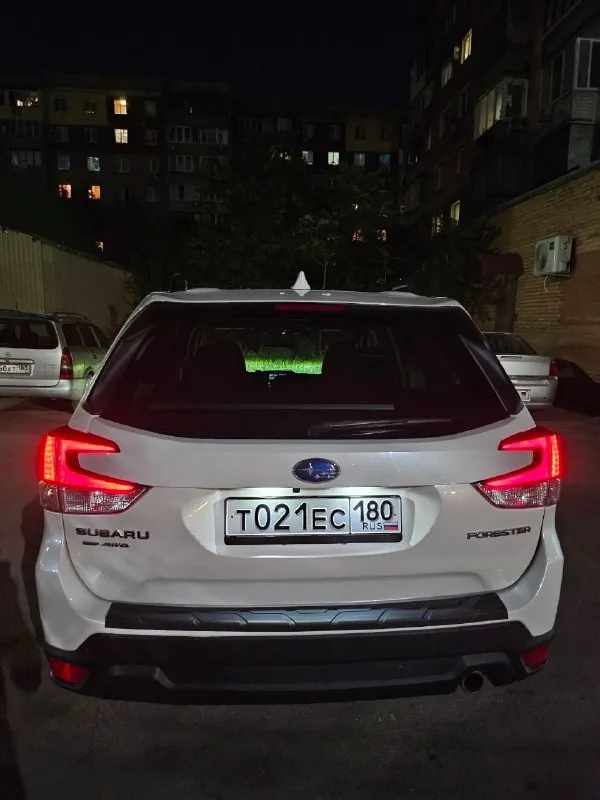 Продаётся subaru forester 2021 года выпуска с двигателем 2.5 цена: 2800000 ₽ год: 2021 пробег: 42000 км двигатель: 2.5 литра (171 л. с.) кпп: линейный вариатор (cvt) привод: полный комплектация: premium состояние: идеальное vin: jf2skauc4mh556737 собственник: 1 владелец (в птс чисто) музыка harman kardon двухзонный климат-контроль. подогрев передних сидений, подогрев руля. камера заднего вида apple carplay и android auto. бесключевой доступ и запуск двигателя кнопкой. расход около 10.2 л/100 км в смешанном цикле. звоните +79493416577 для осмотра, г. макеевка. с удовольствием отвечу на все вопросы! 📞 звоните: +7(949)3416577 - фотография - 4