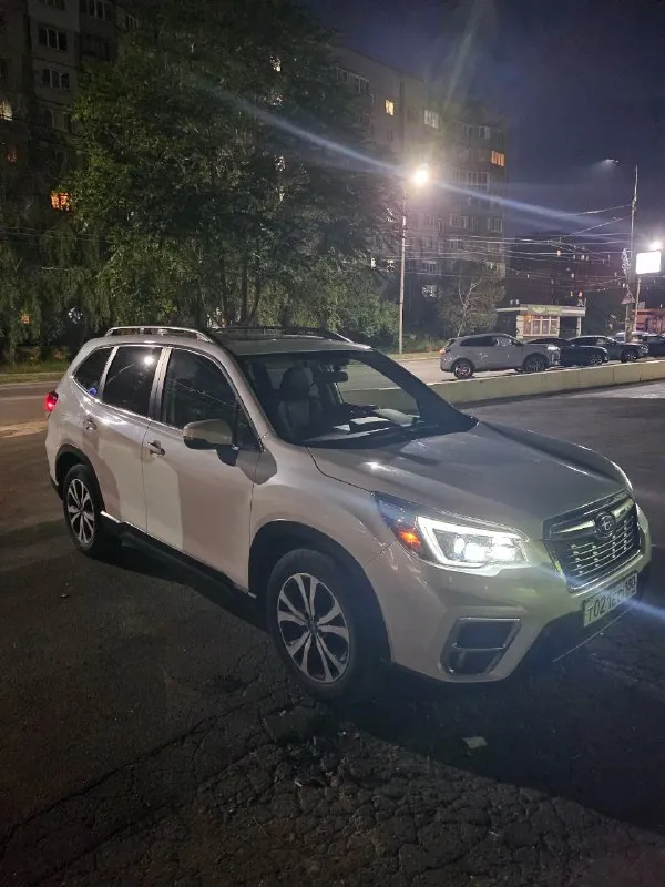 Продаётся subaru forester 2021 года выпуска с двигателем 2.5 цена: 2800000 ₽ год: 2021 пробег: 42000 км двигатель: 2.5 литра (171 л. с.) кпп: линейный вариатор (cvt) привод: полный комплектация: premium состояние: идеальное vin: jf2skauc4mh556737 собственник: 1 владелец (в птс чисто) музыка harman kardon двухзонный климат-контроль. подогрев передних сидений, подогрев руля. камера заднего вида apple carplay и android auto. бесключевой доступ и запуск двигателя кнопкой. расход около 10.2 л/100 км в смешанном цикле. звоните +79493416577 для осмотра, г. макеевка. с удовольствием отвечу на все вопросы! 📞 звоните: +7(949)3416577 - фотография - 6