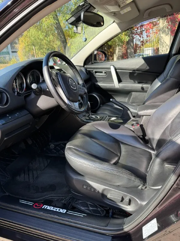 Продам mazda 6 gh 2008 год двигатель 2.0, газ/бензин автоматическая коробка передач 219 тысяч оригинального пробега комплектация luxury (редкая), bi-xenon линзы, адаптивное освещение, датчик света, дождя, кожаный салон, электро привод сидений с памятью, подогрев сидений, заводская аудио система bose, штатный саб и дополнительный в багажнике, парктроники перед/зад. авто в хорошем состоянии, ничего не стучит, не гремит, двигатель, на отлично, полностью обслужена, каких либо вложений авто не требует. я собственник, машина с первых дней можно сказать в одной семье, покупал ее у родственника. цена: 1 150 000р тел. : +7949 414 89 84 осмотр г. донецк. 📞 звоните: +7(949)4148984 - фотография - 7