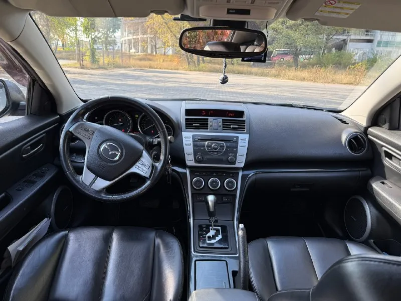 Продам mazda 6 gh 2008 год двигатель 2.0, газ/бензин автоматическая коробка передач 219 тысяч оригинального пробега комплектация luxury (редкая), bi-xenon линзы, адаптивное освещение, датчик света, дождя, кожаный салон, электро привод сидений с памятью, подогрев сидений, заводская аудио система bose, штатный саб и дополнительный в багажнике, парктроники перед/зад. авто в хорошем состоянии, ничего не стучит, не гремит, двигатель, на отлично, полностью обслужена, каких либо вложений авто не требует. я собственник, машина с первых дней можно сказать в одной семье, покупал ее у родственника. цена: 1 150 000р тел. : +7949 414 89 84 осмотр г. донецк. 📞 звоните: +7(949)4148984 - фотография - 8