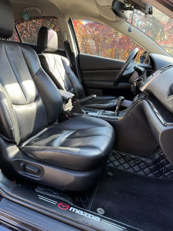 Продам mazda 6 gh 2008 год двигатель 2.0, газ/бензин автоматическая коробка передач 219 тысяч оригинального пробега комплектация luxury (редкая), bi-xenon линзы, адаптивное освещение, датчик света, дождя, кожаный салон, электро привод сидений с памятью, подогрев сидений, заводская аудио система bose, штатный саб и дополнительный в багажнике, парктроники перед/зад. авто в хорошем состоянии, ничего не стучит, не гремит, двигатель, на отлично, полностью обслужена, каких либо вложений авто не требует. я собственник, машина с первых дней можно сказать в одной семье, покупал ее у родственника. цена: 1 150 000р тел. : +7949 414 89 84 осмотр г. донецк. 📞 звоните: +7(949)4148984 - фотография - 9