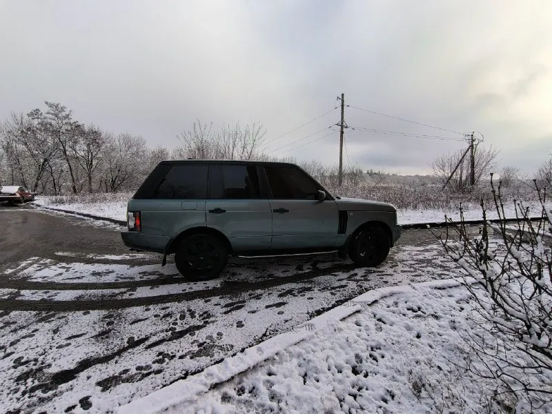 Продам. land rover range rover год 2006 рестайлинг. пробег 217.000 км по блокам читается! двигатель 4.4 бензин ягуар 306 лс два ключа. два комплекта резины. не рамный! продаю свою машину лендровир, машина в хорошем состоянии. двигатель. ягуар 4.4 в отличном состоянии масло не берет. акпп. после ремонта на гарантии. документы заказ наряд все есть. ходовая часть пневма работает исправно обслуживали, нечего не гремит не стучит. кузов в хорошем состоянии без рыжиков и так далее 2 года назад красили, очень хорошо и очень дорого. оптика вся сделана, фары перед, фары зад, полностью восстановили, заменили линзы, свет шикарный. хорошая комплектация, подогревы всех сидений, лобового, руля. сиденья полностью электро, ломаные спинки. салон хорошо сохранился для своих лет, сиденья целые. из последнего что сделали, замена термостата, клапанов печки, промывка системы охлаждения, замена антифриза, замена тормозных колодок. есть чеки по обслуживанию машины, не все удалось сохранить 📞 звоните: +7(949)4297659 - фотография - 2