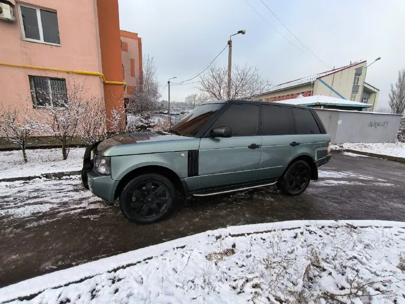 Продам. land rover range rover год 2006 рестайлинг. пробег 217.000 км по блокам читается! двигатель 4.4 бензин ягуар 306 лс два ключа. два комплекта резины. не рамный! продаю свою машину лендровир, машина в хорошем состоянии. двигатель. ягуар 4.4 в отличном состоянии масло не берет. акпп. после ремонта на гарантии. документы заказ наряд все есть. ходовая часть пневма работает исправно обслуживали, нечего не гремит не стучит. кузов в хорошем состоянии без рыжиков и так далее 2 года назад красили, очень хорошо и очень дорого. оптика вся сделана, фары перед, фары зад, полностью восстановили, заменили линзы, свет шикарный. хорошая комплектация, подогревы всех сидений, лобового, руля. сиденья полностью электро, ломаные спинки. салон хорошо сохранился для своих лет, сиденья целые. из последнего что сделали, замена термостата, клапанов печки, промывка системы охлаждения, замена антифриза, замена тормозных колодок. есть чеки по обслуживанию машины, не все удалось сохранить 📞 звоните: +7(949)4297659 - фотография - 3