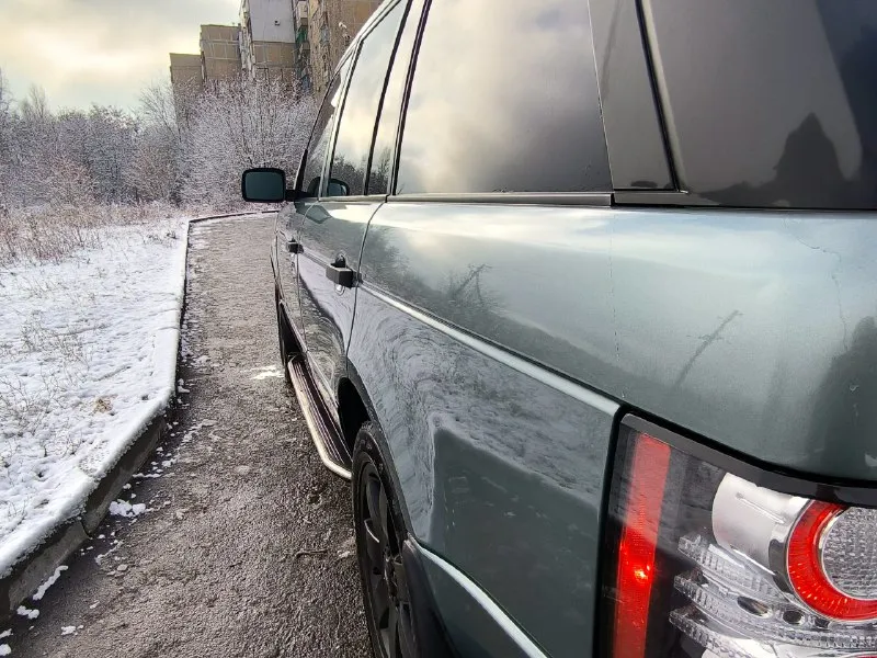 Продам. land rover range rover год 2006 рестайлинг. пробег 217.000 км по блокам читается! двигатель 4.4 бензин ягуар 306 лс два ключа. два комплекта резины. не рамный! продаю свою машину лендровир, машина в хорошем состоянии. двигатель. ягуар 4.4 в отличном состоянии масло не берет. акпп. после ремонта на гарантии. документы заказ наряд все есть. ходовая часть пневма работает исправно обслуживали, нечего не гремит не стучит. кузов в хорошем состоянии без рыжиков и так далее 2 года назад красили, очень хорошо и очень дорого. оптика вся сделана, фары перед, фары зад, полностью восстановили, заменили линзы, свет шикарный. хорошая комплектация, подогревы всех сидений, лобового, руля. сиденья полностью электро, ломаные спинки. салон хорошо сохранился для своих лет, сиденья целые. из последнего что сделали, замена термостата, клапанов печки, промывка системы охлаждения, замена антифриза, замена тормозных колодок. есть чеки по обслуживанию машины, не все удалось сохранить 📞 звоните: +7(949)4297659 - фотография - 4