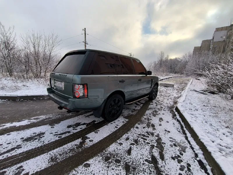 Продам. land rover range rover год 2006 рестайлинг. пробег 217.000 км по блокам читается! двигатель 4.4 бензин ягуар 306 лс два ключа. два комплекта резины. не рамный! продаю свою машину лендровир, машина в хорошем состоянии. двигатель. ягуар 4.4 в отличном состоянии масло не берет. акпп. после ремонта на гарантии. документы заказ наряд все есть. ходовая часть пневма работает исправно обслуживали, нечего не гремит не стучит. кузов в хорошем состоянии без рыжиков и так далее 2 года назад красили, очень хорошо и очень дорого. оптика вся сделана, фары перед, фары зад, полностью восстановили, заменили линзы, свет шикарный. хорошая комплектация, подогревы всех сидений, лобового, руля. сиденья полностью электро, ломаные спинки. салон хорошо сохранился для своих лет, сиденья целые. из последнего что сделали, замена термостата, клапанов печки, промывка системы охлаждения, замена антифриза, замена тормозных колодок. есть чеки по обслуживанию машины, не все удалось сохранить 📞 звоните: +7(949)4297659 - фотография - 9