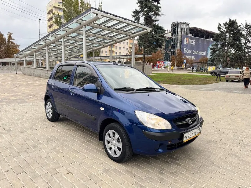 Продам hyundai getz 2011 год, в отличном состоянии, двигатель 1.4 кпп механика, расход до 7 литров по городу оригинальный пробег 180.000 км максимальная комплектация авто обслужена, заменены все фильтра масла грм, кузов без дтп и подкрасов, все заводское любые проверки, 4 эльктро стеклоподъемника, усилитель руля, датчик дождя, датчик света, кондиционер, подогревы зеркал, подогревы сидений, музыка сигнализация старлайн с автозапуском, сервисные книги документы в порядке, любое оформление, цена 595.000 осмотр (мариуполь )тел +79490371812 - фотография - 1