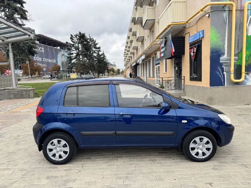 Продам hyundai getz 2011 год, в отличном состоянии, двигатель 1.4 кпп механика, расход до 7 литров по городу оригинальный пробег 180.000 км максимальная комплектация авто обслужена, заменены все фильтра масла грм, кузов без дтп и подкрасов, все заводское любые проверки, 4 эльктро стеклоподъемника, усилитель руля, датчик дождя, датчик света, кондиционер, подогревы зеркал, подогревы сидений, музыка сигнализация старлайн с автозапуском, сервисные книги документы в порядке, любое оформление, цена 595.000 осмотр (мариуполь )тел +79490371812 - фотография - 3