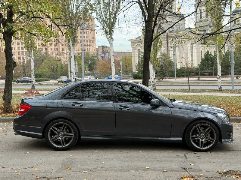 Mercedes-benz w204 c350 (272 л. с) 7g-tronic, 2009 год, пробег 274т. км, переодета в рест. отличное состояние, обслужена. диски r18, новая летняя резина(зима проехала один сезон) замена масла каждые 7 тысяч. amg пакет, черный потолок, фары оригинал intelligent light system, круиз-контроль, широкий экран, память сидений, музыка harman kardon, люк. цена 1550000 торг! +79496416594 - фотография - 2