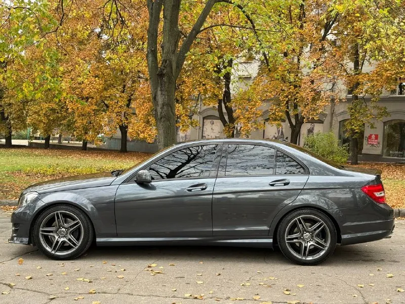 Mercedes-benz w204 c350 (272 л. с) 7g-tronic, 2009 год, пробег 274т. км, переодета в рест. отличное состояние, обслужена. диски r18, новая летняя резина(зима проехала один сезон) замена масла каждые 7 тысяч. amg пакет, черный потолок, фары оригинал intelligent light system, круиз-контроль, широкий экран, память сидений, музыка harman kardon, люк. цена 1550000 торг! +79496416594 - фотография - 4