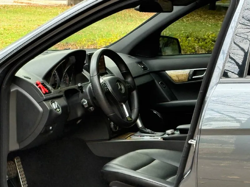 Mercedes-benz w204 c350 (272 л. с) 7g-tronic, 2009 год, пробег 274т. км, переодета в рест. отличное состояние, обслужена. диски r18, новая летняя резина(зима проехала один сезон) замена масла каждые 7 тысяч. amg пакет, черный потолок, фары оригинал intelligent light system, круиз-контроль, широкий экран, память сидений, музыка harman kardon, люк. цена 1550000 торг! +79496416594 - фотография - 6