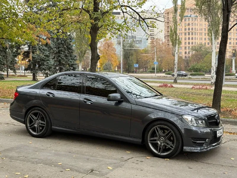 Mercedes-benz w204 c350 (272 л. с) 7g-tronic, 2009 год, пробег 274т. км, переодета в рест. отличное состояние, обслужена. диски r18, новая летняя резина(зима проехала один сезон) замена масла каждые 7 тысяч. amg пакет, черный потолок, фары оригинал intelligent light system, круиз-контроль, широкий экран, память сидений, музыка harman kardon, люк. цена 1550000 торг! +79496416594 - фотография - 8