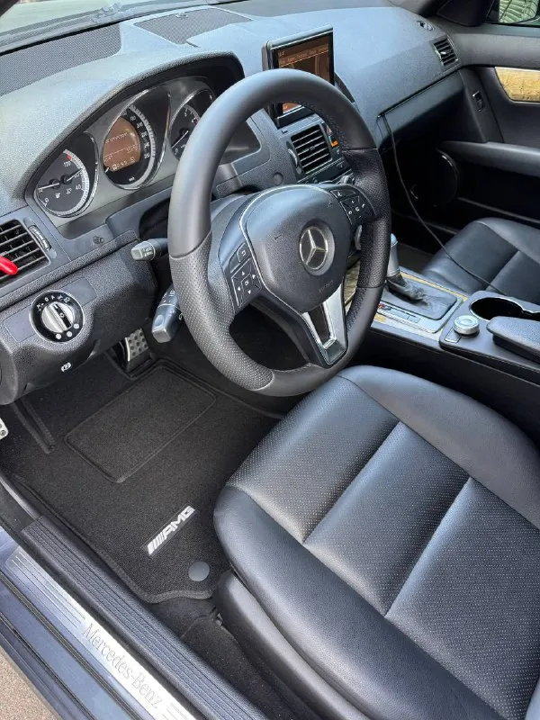 Mercedes-benz w204 c350 (272 л. с) 7g-tronic, 2009 год, пробег 274т. км, переодета в рест. отличное состояние, обслужена. диски r18, новая летняя резина(зима проехала один сезон) замена масла каждые 7 тысяч. amg пакет, черный потолок, фары оригинал intelligent light system, круиз-контроль, широкий экран, память сидений, музыка harman kardon, люк. цена 1550000 торг! +79496416594 - фотография - 9