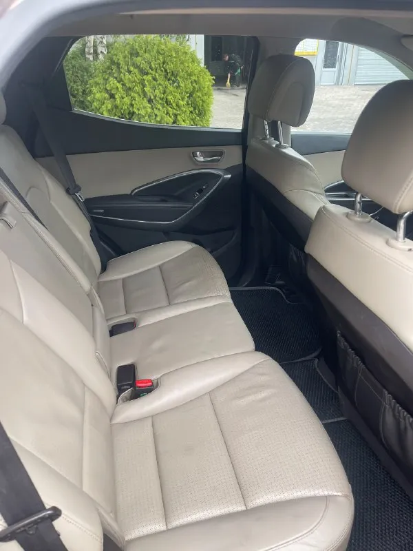 Продам: hyundai santa fe 2,2 год выпуска: 2013 топливо: дизель тип кпп: 6-акп пробег: 193.000 км ✅ 1 владелец по птс❗ - автомобиль в хорошем состоянии, гаражное хранение. официал не пригон масло, фильтра, антифриз, колодки, аккумулятор, резина - заменены. ✅ двигатель-работает отлично. - по ходовой части без нареканий. ✅ комплектация: - климатконтроль - датчик света и дождя - подогрев сидений передние и задние - камера зад. вида - парктроник и многое другое ✅ документы: - птс оригинал, без штрафов и ограничений на регистрацию. - продажа с переоформлением в мрео❗ 📍осмотр в г. кировское цена: 2. 000.000 руб т. +79493505298 📞 звоните: +7(949)3505298 - фотография - 5