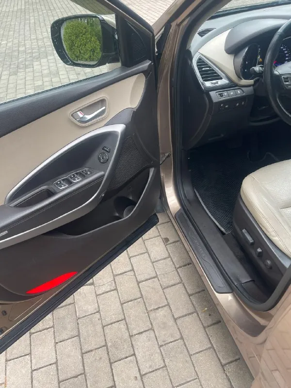 Продам: hyundai santa fe 2,2 год выпуска: 2013 топливо: дизель тип кпп: 6-акп пробег: 193.000 км ✅ 1 владелец по птс❗ - автомобиль в хорошем состоянии, гаражное хранение. официал не пригон масло, фильтра, антифриз, колодки, аккумулятор, резина - заменены. ✅ двигатель-работает отлично. - по ходовой части без нареканий. ✅ комплектация: - климатконтроль - датчик света и дождя - подогрев сидений передние и задние - камера зад. вида - парктроник и многое другое ✅ документы: - птс оригинал, без штрафов и ограничений на регистрацию. - продажа с переоформлением в мрео❗ 📍осмотр в г. кировское цена: 2. 000.000 руб т. +79493505298 📞 звоните: +7(949)3505298 - фотография - 7