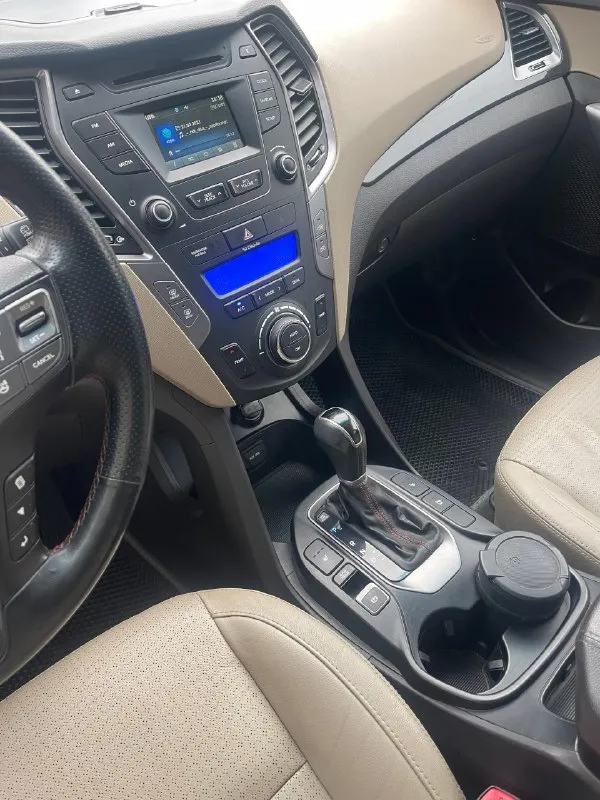 Продам: hyundai santa fe 2,2 год выпуска: 2013 топливо: дизель тип кпп: 6-акп пробег: 193.000 км ✅ 1 владелец по птс❗ - автомобиль в хорошем состоянии, гаражное хранение. официал не пригон масло, фильтра, антифриз, колодки, аккумулятор, резина - заменены. ✅ двигатель-работает отлично. - по ходовой части без нареканий. ✅ комплектация: - климатконтроль - датчик света и дождя - подогрев сидений передние и задние - камера зад. вида - парктроник и многое другое ✅ документы: - птс оригинал, без штрафов и ограничений на регистрацию. - продажа с переоформлением в мрео❗ 📍осмотр в г. кировское цена: 2. 000.000 руб т. +79493505298 📞 звоните: +7(949)3505298 - фотография - 8
