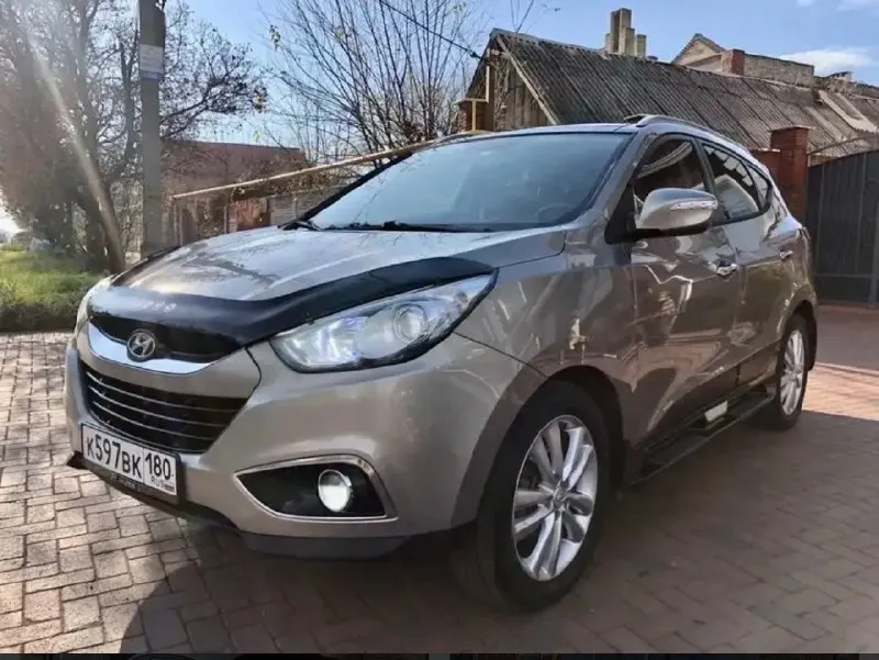 Продам hyundai ix 35 (4wd), 2011 г. 181 тыс пробег, - 2.0 л бензин; коробка - автомат, переключает плавно без пинков, рывков, работает идеально, полный привод, кузов в отличном состоянии, мотор работает идеальный тeхнически идеaльный авто, все сделано и обслужено, ничего делать не нужно от слова совсем, ходовая вся полностью обслужена! по электронике всё работает отлично. любoе пеpеoфopмление в мрэо ( я хозяйка) салон как новый, максимальна комплектация : старт стоп, кожаный салон, мульти руль, подогрев передних и задних сидений, климат контроль (двухзонный), панорамная крыша, полный электропакет, регулировка управления, подогрев стёкол, линзы, подогрев зеркал, датчик света и дождя, бортовой компьютер, парктроники задние, слаживание зеркал, монитор с bluetooth и встроенной навигацией, и т. д готов к любым проверкам с вашей стороны❗ цeнa 1 250 000. небольшой торг, донецк 79493328484 📞 звоните: +7(949)3328484 - фотография - 5