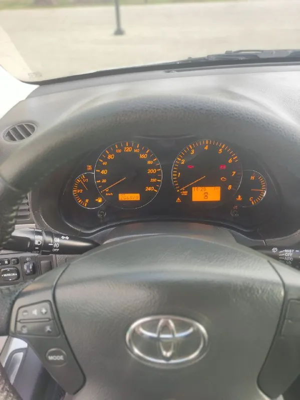 Toyota avensis 2006 рестайлинг. куплена в автосалоне в 2007. 1.8 механика. пробег 207 тыс. км. состояние хорошее, один владелец. цена 700 тыс. руб +79493828589 - фотография - 5