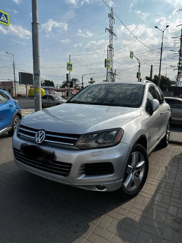 Продам туарег 3.0 дизель 245 л. с пробег 186тыс. 2012год вся экология на месте едет бодро масло не ест коробка не пинается ничего не стучит и не гремит автомобиль после большого т. о цепи не шумят, ничего не течет и не бежит за подробностями только по телефону +79490407077 - фотография - 4