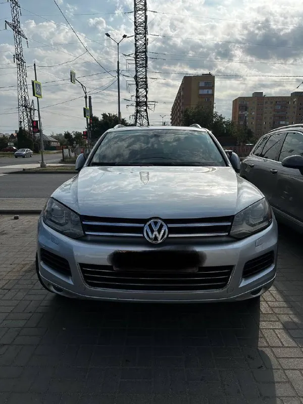 Продам туарег 3.0 дизель 245 л. с пробег 186тыс. 2012год вся экология на месте едет бодро масло не ест коробка не пинается ничего не стучит и не гремит автомобиль после большого т. о цепи не шумят, ничего не течет и не бежит за подробностями только по телефону +79490407077 - фотография - 5