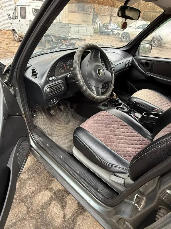 Продам chevrolet niva год 2016 пробег: 220 000 км цена 550 000 руб +7 949 333 3055 анатолий донецк, газ метан, рф учет. автомобиль на ходу, без вложений, один собственник, пробег 220 тыс честный, установлен и оформлен газ метан, перед поездкой в мрэо установлен новый фаркоп ( в пользовании не был), установлены центральный замок и сигнализация, дтп не было, местами подкрашивали рыжики, находится в донецке ( ул. левобережная) обмен интересен только на гос номер 001 с небольшой вашей доплатой. - фотография - 6