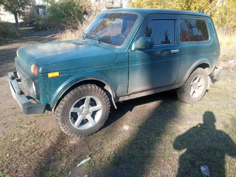 Продам ваз. ... нива. год 1998. я хозяин. в отличном состоянии, не гнилая, вложений не требуется. карбюраторная. все масла и жидкости поменяны. мотор масло не ест. от замены до замены. по коробке все отлично. за машиной следил. учет рф цена 350 т. р. реальному покупателю торг. город енакиево по всем вопросам писать в телеграмм - фотография - 4