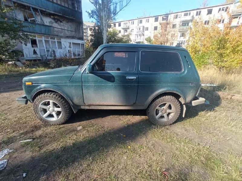 Продам ваз. ... нива. год 1998. я хозяин. в отличном состоянии, не гнилая, вложений не требуется. карбюраторная. все масла и жидкости поменяны. мотор масло не ест. от замены до замены. по коробке все отлично. за машиной следил. учет рф цена 350 т. р. реальному покупателю торг. город енакиево по всем вопросам писать в телеграмм - фотография - 6