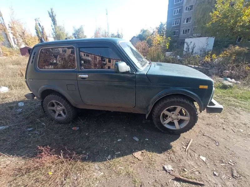 Продам ваз. ... нива. год 1998. я хозяин. в отличном состоянии, не гнилая, вложений не требуется. карбюраторная. все масла и жидкости поменяны. мотор масло не ест. от замены до замены. по коробке все отлично. за машиной следил. учет рф цена 350 т. р. реальному покупателю торг. город енакиево по всем вопросам писать в телеграмм - фотография - 7