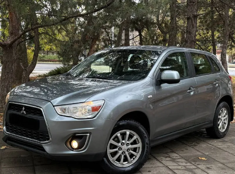 Продам mitsubishi asx год:2014 пробег :132.000 двигатель:1.6 коробка :механика без дтп автомобиль в идеальном состоянии за машину не стыдно полностью обслужен от а до я ходовая работает идеально без посторонних звуков 3.500км назад было полное обслуживание за машину не стыдно готов на любые проверки за ваш счет комплектация:, подогрев стекол, подогрев сидений, кондиционер рабочий, bluetooth, в машине есть все для удобства цена: 985.000 +79495278015 - фотография - 2