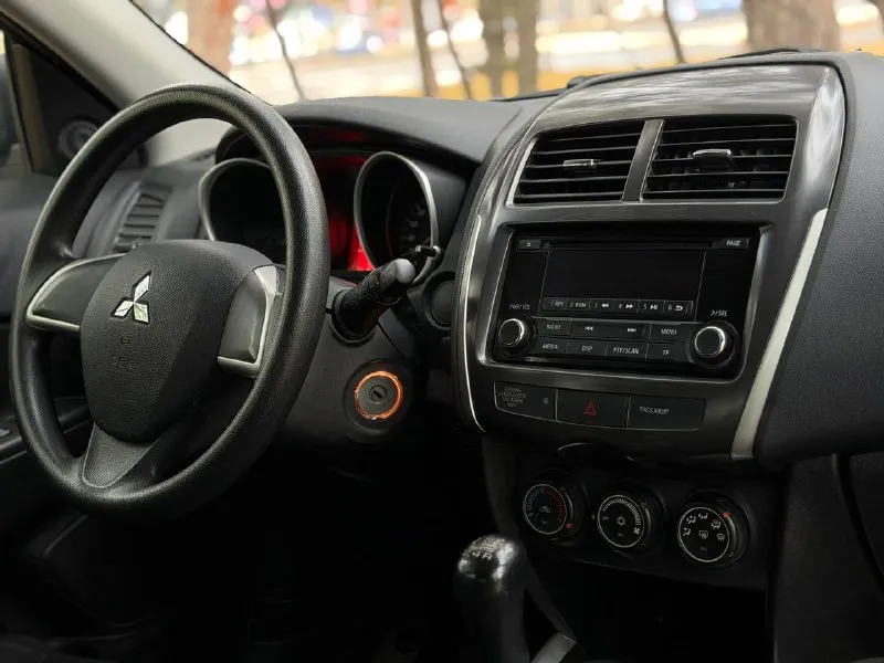 Продам mitsubishi asx год:2014 пробег :132.000 двигатель:1.6 коробка :механика без дтп автомобиль в идеальном состоянии за машину не стыдно полностью обслужен от а до я ходовая работает идеально без посторонних звуков 3.500км назад было полное обслуживание за машину не стыдно готов на любые проверки за ваш счет комплектация:, подогрев стекол, подогрев сидений, кондиционер рабочий, bluetooth, в машине есть все для удобства цена: 985.000 +79495278015 - фотография - 7