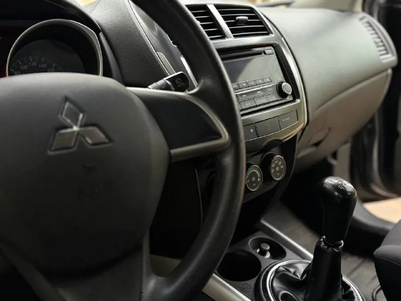 Продам mitsubishi asx год:2014 пробег :132.000 двигатель:1.6 коробка :механика без дтп автомобиль в идеальном состоянии за машину не стыдно полностью обслужен от а до я ходовая работает идеально без посторонних звуков 3.500км назад было полное обслуживание за машину не стыдно готов на любые проверки за ваш счет комплектация:, подогрев стекол, подогрев сидений, кондиционер рабочий, bluetooth, в машине есть все для удобства цена: 985.000 +79495278015 - фотография - 8